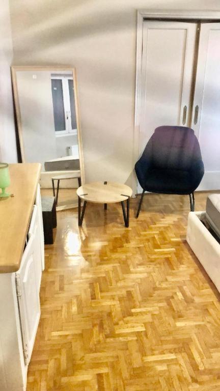 Economy Shared Apartment D In Central Афіни Екстер'єр фото